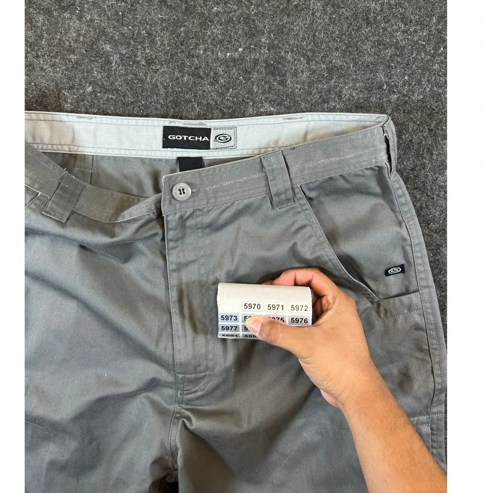 VTG Gotcha Mens Cargo Shorts Gray Size 33 Y2K Baggy Outdoor Pockets Multi-Pocket